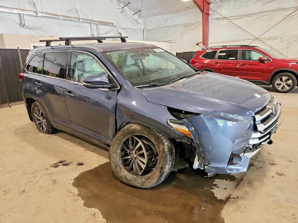 2017 TOYOTA HIGHLANDER XLE 4