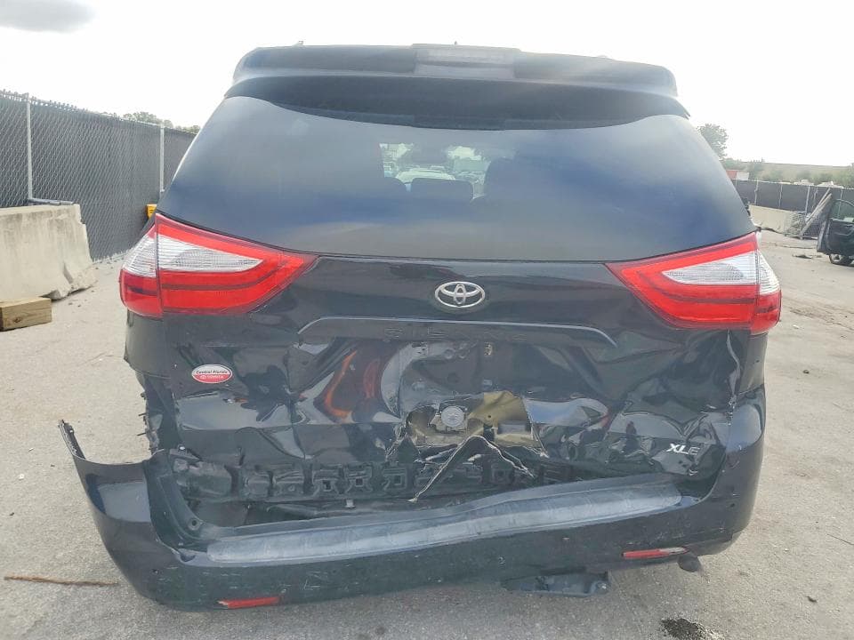 2019 TOYOTA SIENNA XLE 8-PASSENGER 6