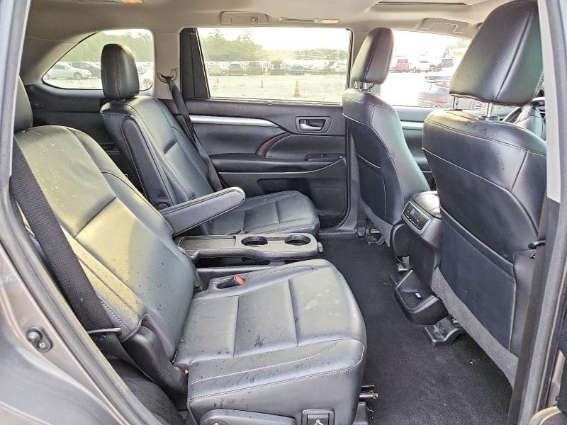 2017 TOYOTA HIGHLANDER XLE 11