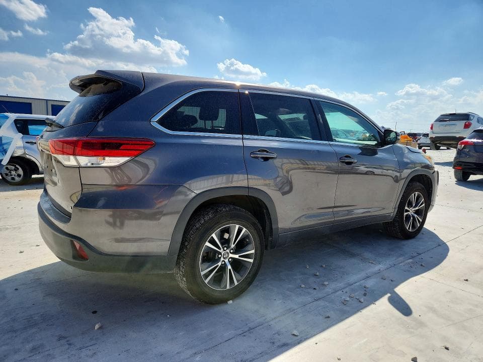 2017 TOYOTA HIGHLANDER LE PLUS 3