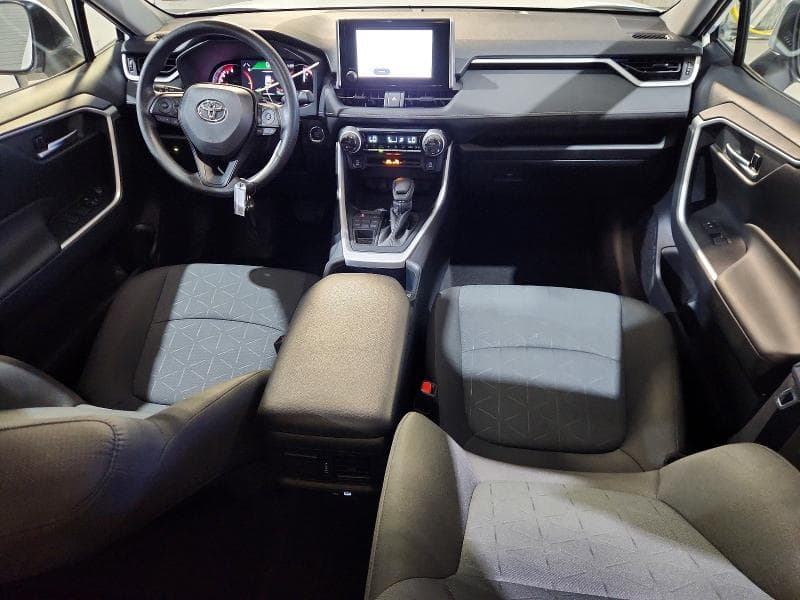 2025 TOYOTA RAV4 XLE 8