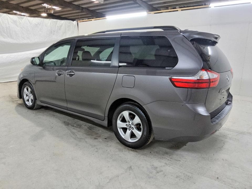 2019 TOYOTA SIENNA LE 2