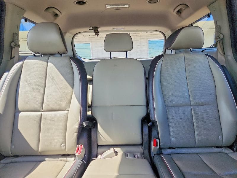 2017 KIA SEDONA EX 10