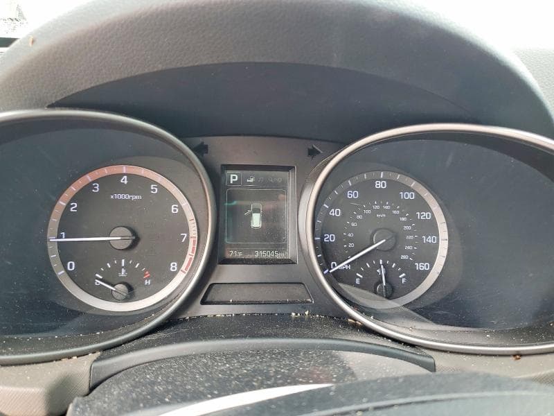 2017 HYUNDAI SANTA FE SE 9
