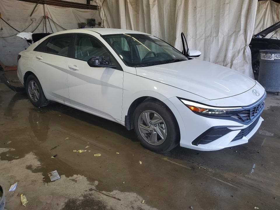2026 HYUNDAI ELANTRA SE 4