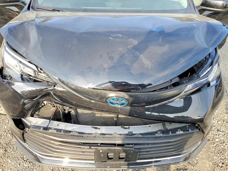 2023 TOYOTA SIENNA XLE 12