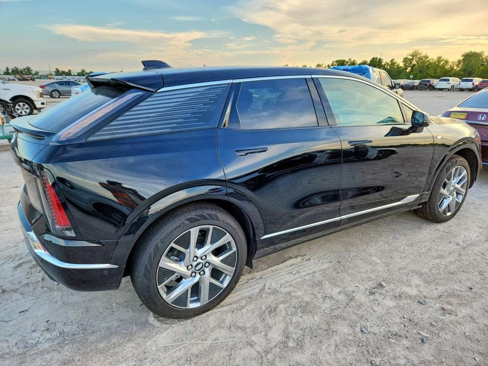 2026 CADILLAC OPTIQ LUXURY 3