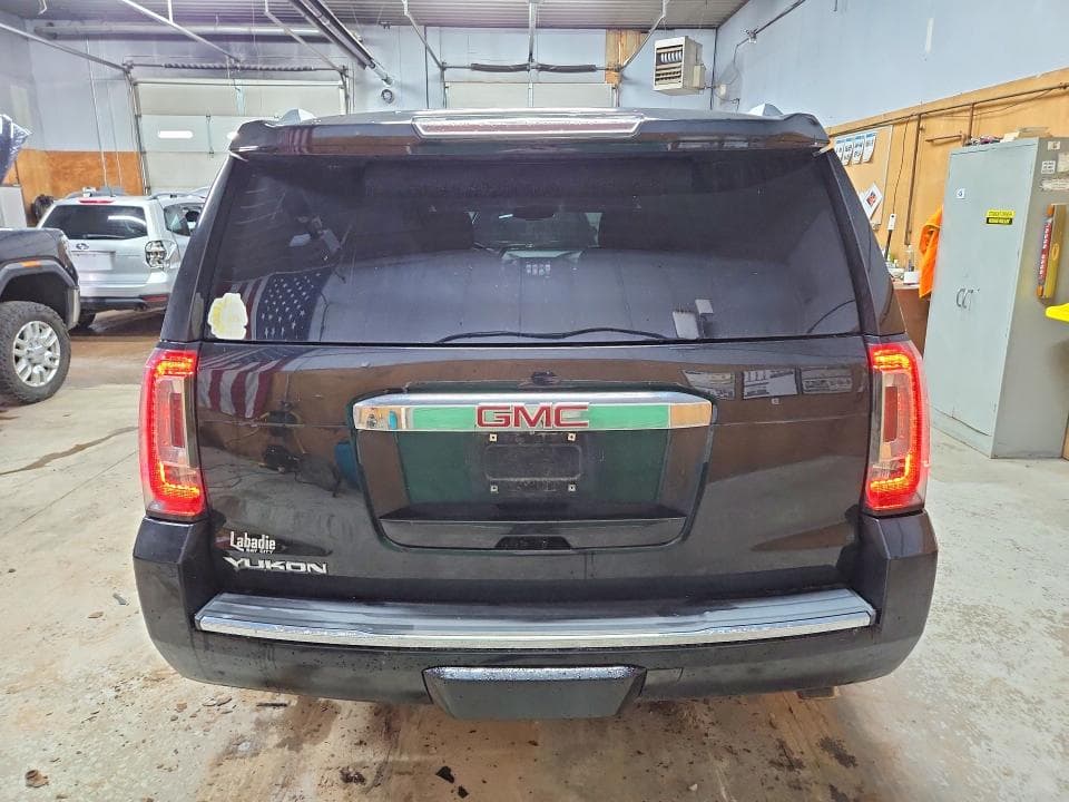 2017 GMC YUKON DENALI 6