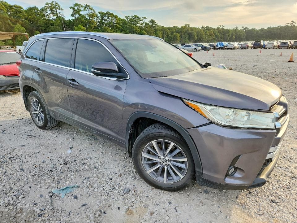 2017 TOYOTA HIGHLANDER XLE 4