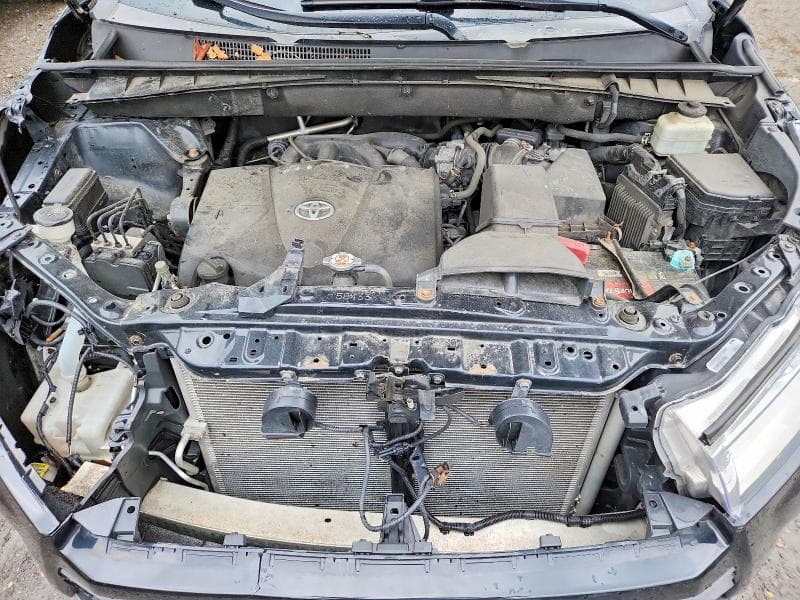 2018 TOYOTA HIGHLANDER SE 12