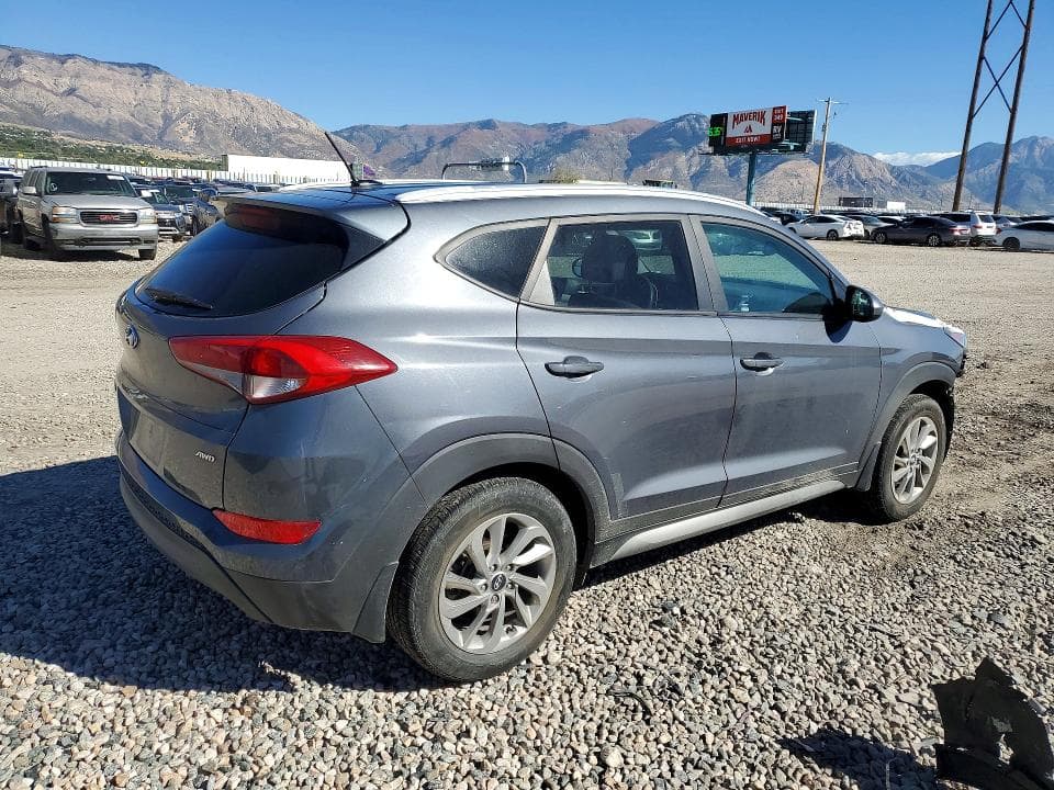 2017 HYUNDAI TUCSON SE 3