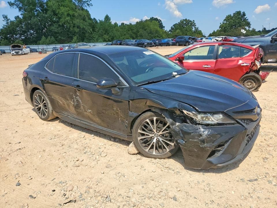 2018 TOYOTA CAMRY SE 4
