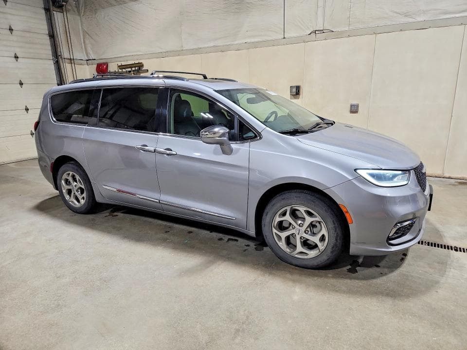 2021 CHRYSLER PACIFICA LIMITED 4