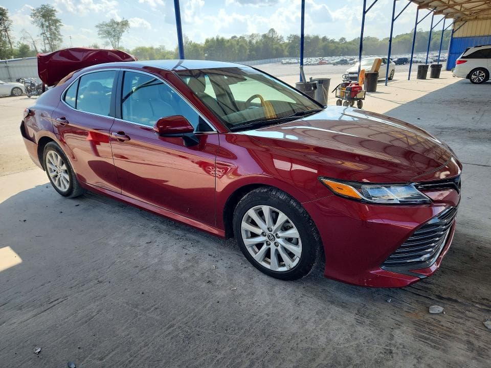2019 TOYOTA CAMRY LE 4