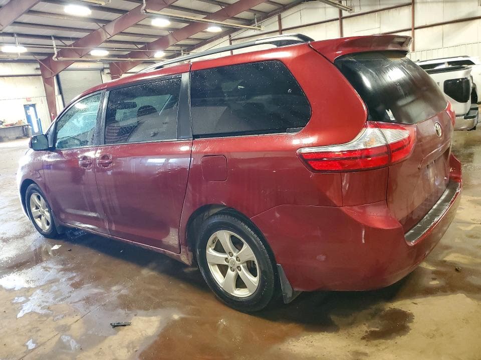 2017 TOYOTA SIENNA LE 2