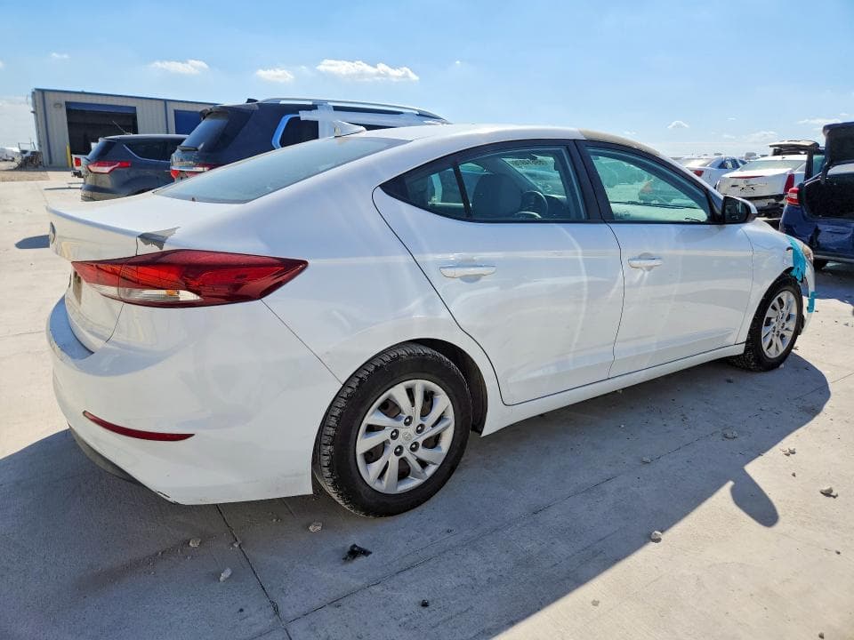 2017 HYUNDAI ELANTRA SE 3