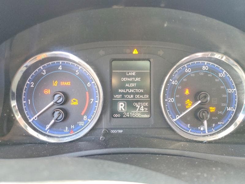 2018 TOYOTA COROLLA LE 9