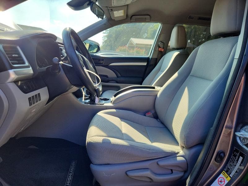 2017 TOYOTA HIGHLANDER LE 7