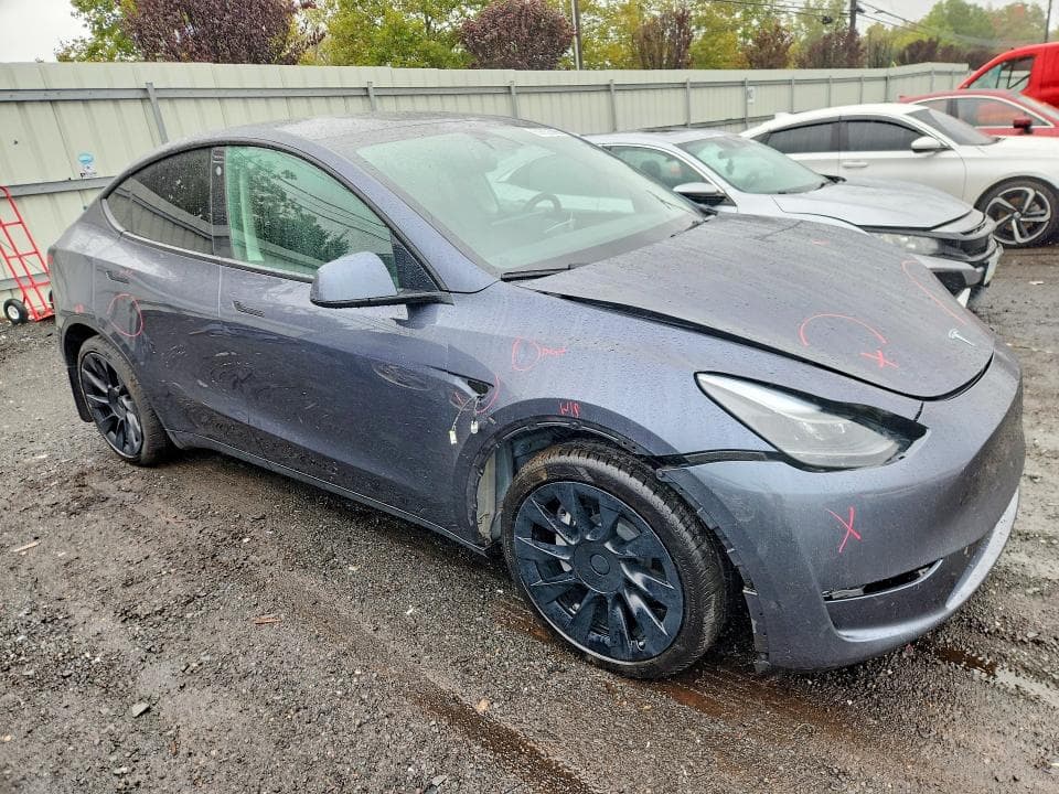 2023 TESLA MODEL Y 4