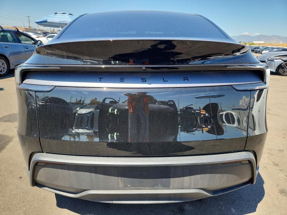 2026 TESLA MODEL Y 6