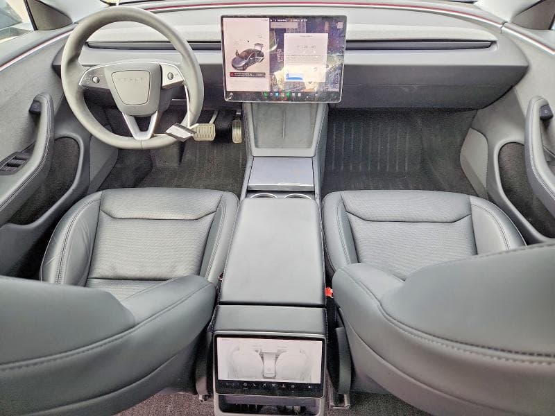 2025 TESLA MODEL 3 8