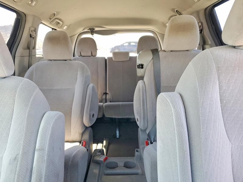 2017 TOYOTA SIENNA LE 10