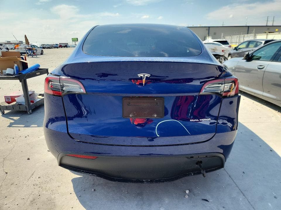 2024 TESLA MODEL Y 6