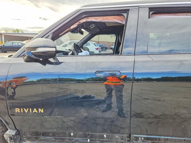 2023 RIVIAN R1S ADVENTURE 7