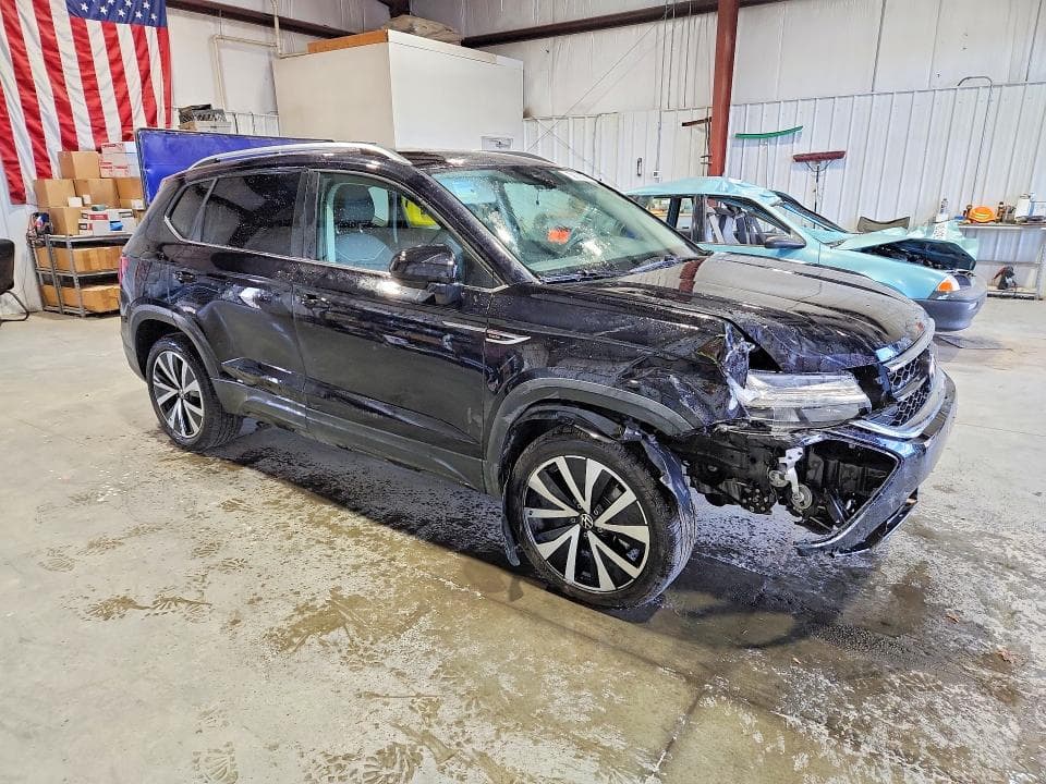 2024 VOLKSWAGEN TAOS SE 4