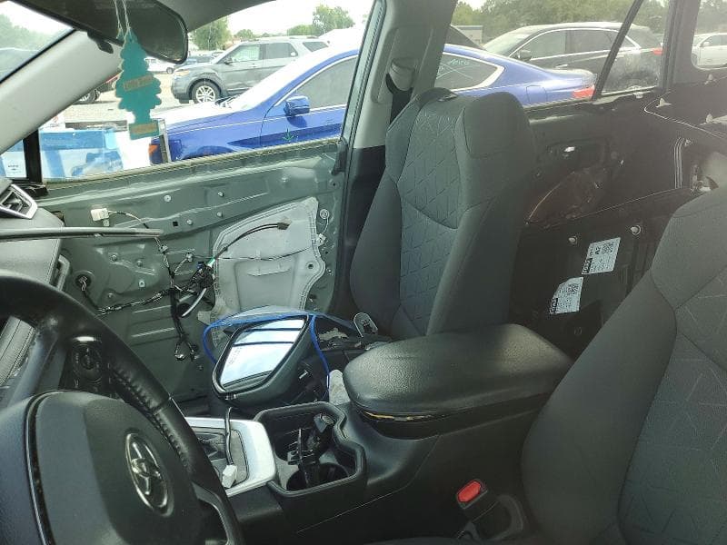 2020 TOYOTA RAV4 HYBRID XLE 10