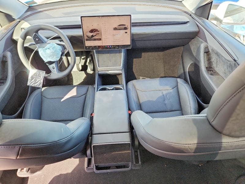 2026 TESLA MODEL Y 8