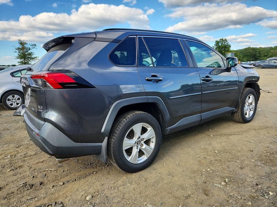 2019 TOYOTA RAV4 XLE 3