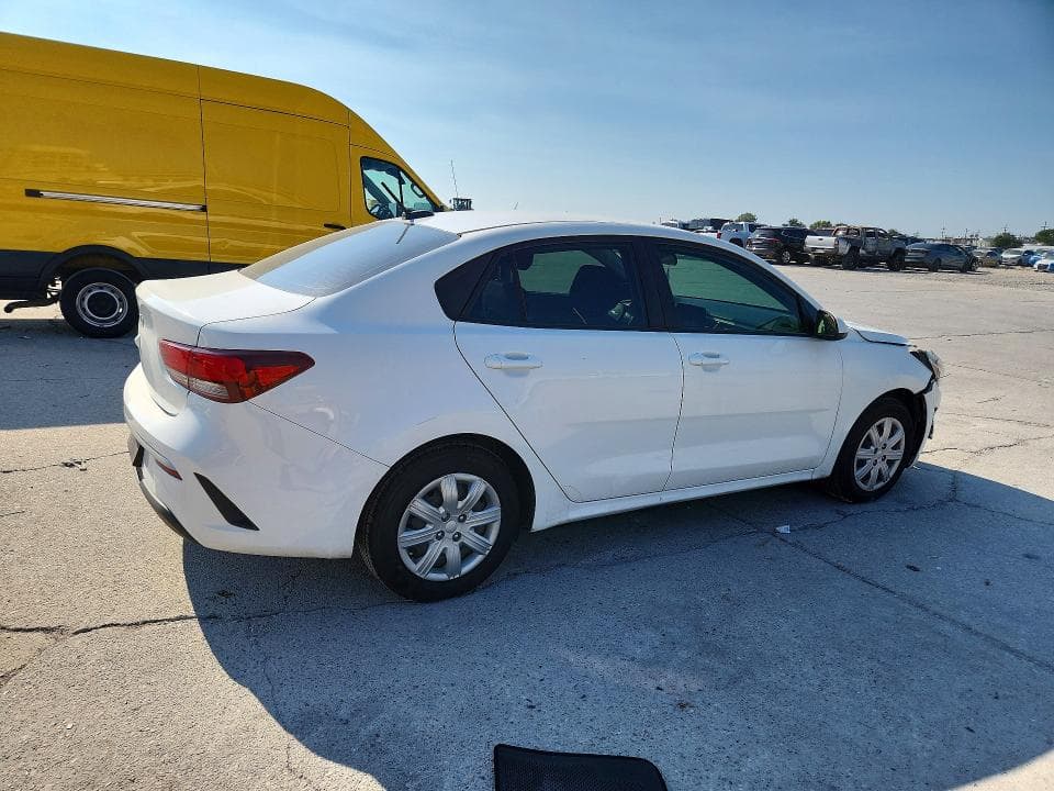 2022 KIA RIO S 3