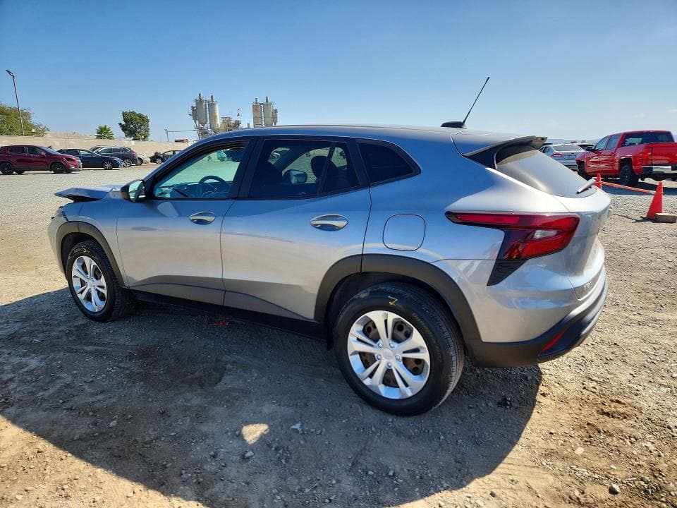 2024 CHEVROLET TRAX LS 2