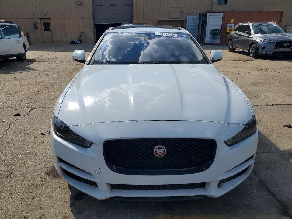 2017 JAGUAR XE PRESTIGE 5