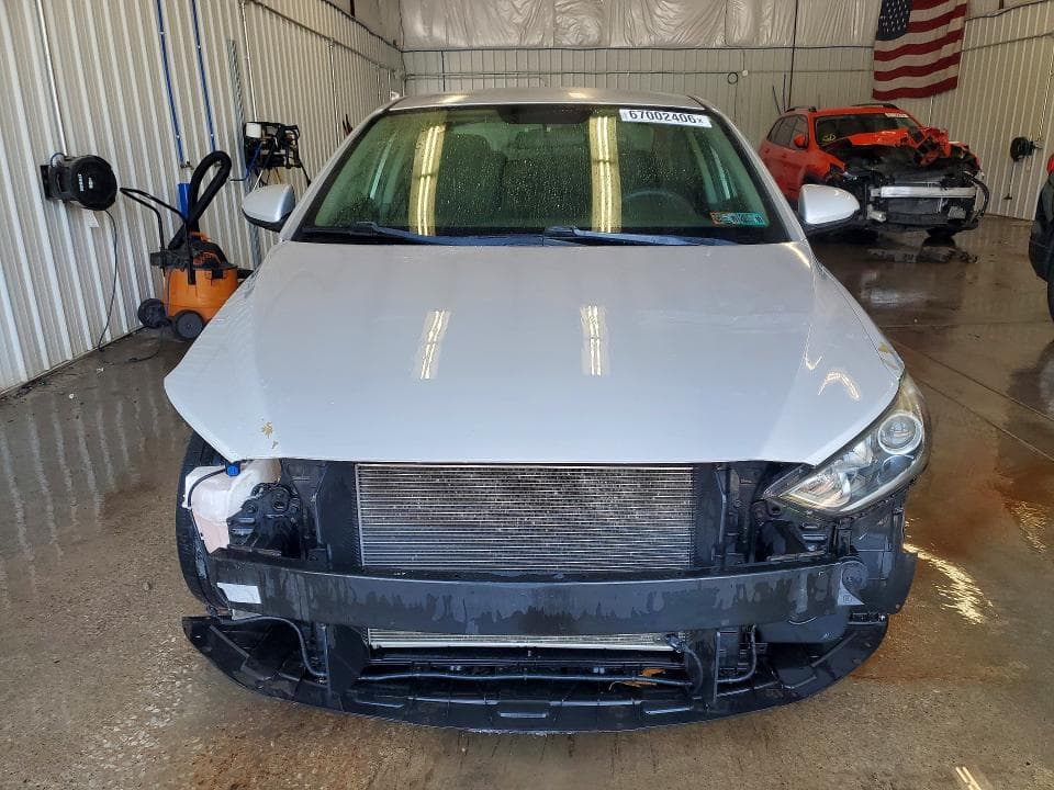 2018 HYUNDAI ELANTRA SE 5