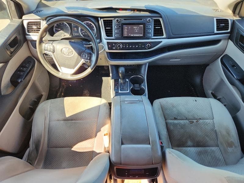 2017 TOYOTA HIGHLANDER LE 8