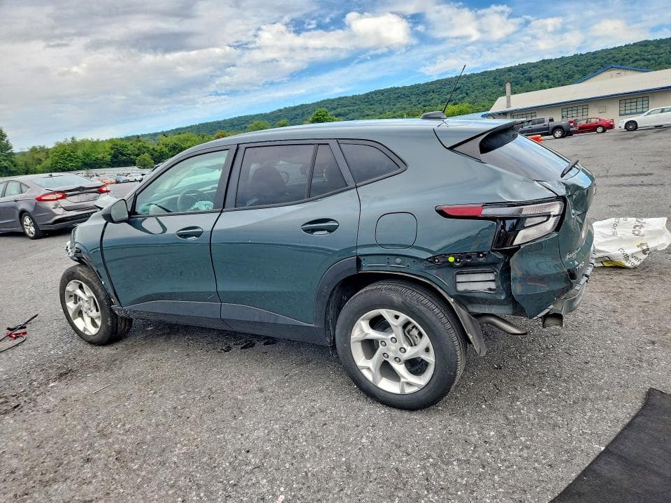 2025 CHEVROLET TRAX LS 2