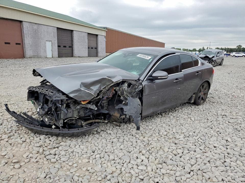 2018 JAGUAR XE PRESTIGE - 1