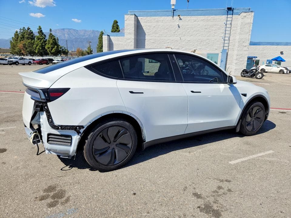 2026 TESLA MODEL Y 3