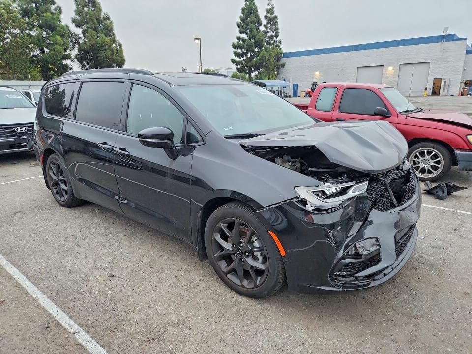 2023 CHRYSLER PACIFICA LIMITED 4