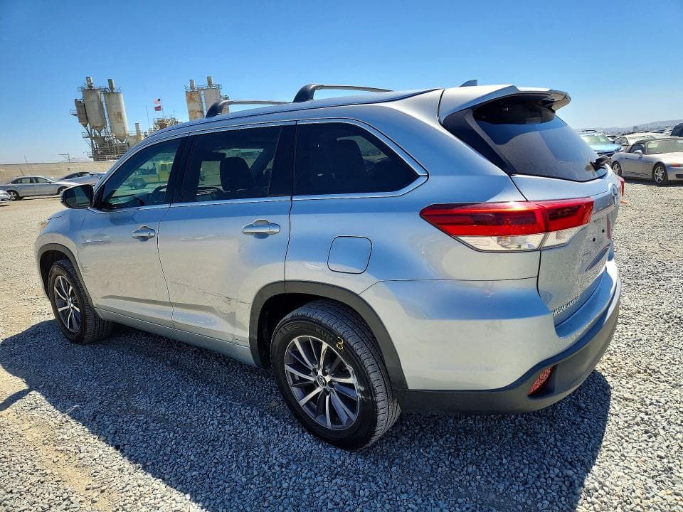 2017 TOYOTA HIGHLANDER XLE 2