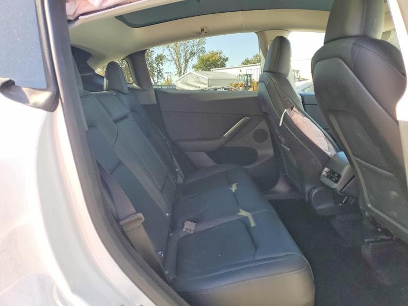 2025 TESLA MODEL Y 10