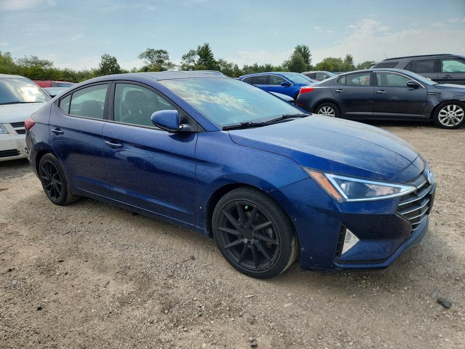 2019 HYUNDAI ELANTRA SEL 4
