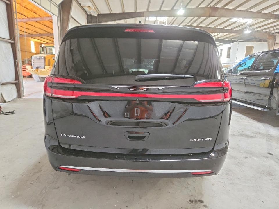 2027 CHRYSLER PACIFICA LIMITED 6