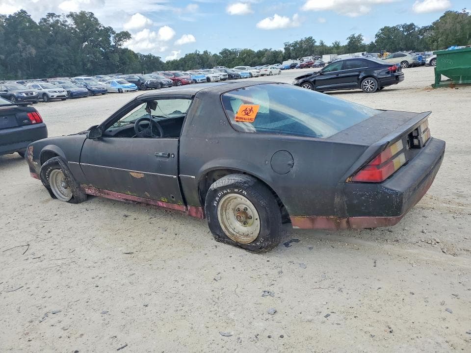 1982 CHEVROLET CAMARO 2