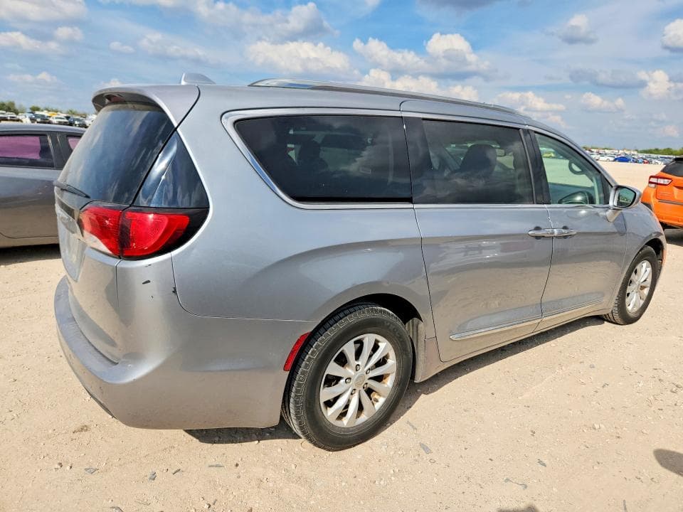 2018 CHRYSLER PACIFICA TOURING L 3