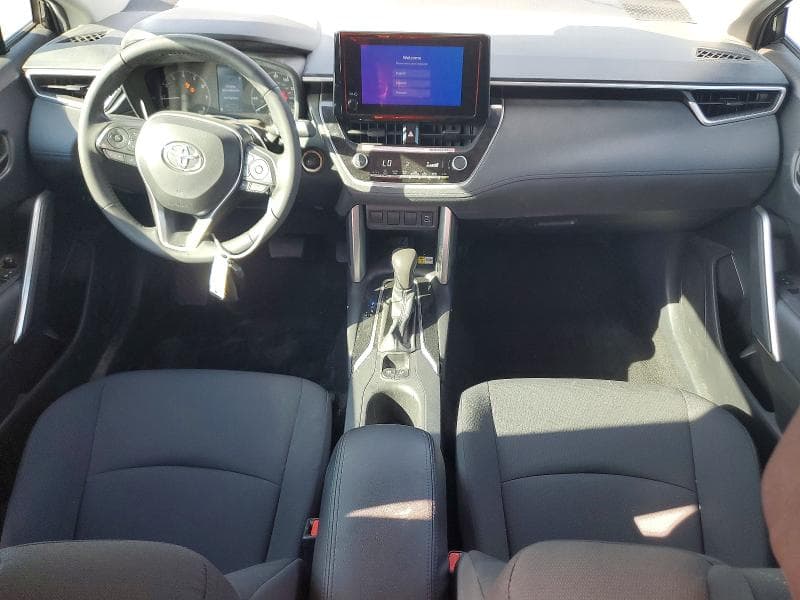 2023 TOYOTA COROLLA CROSS LE 8