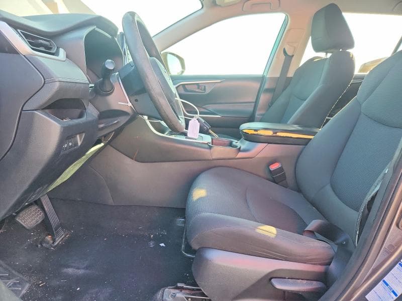 2020 TOYOTA RAV4 LE 7