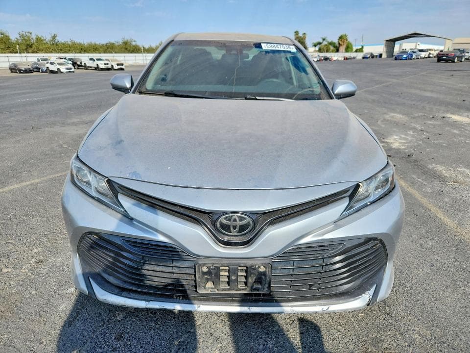 2018 TOYOTA CAMRY LE 5